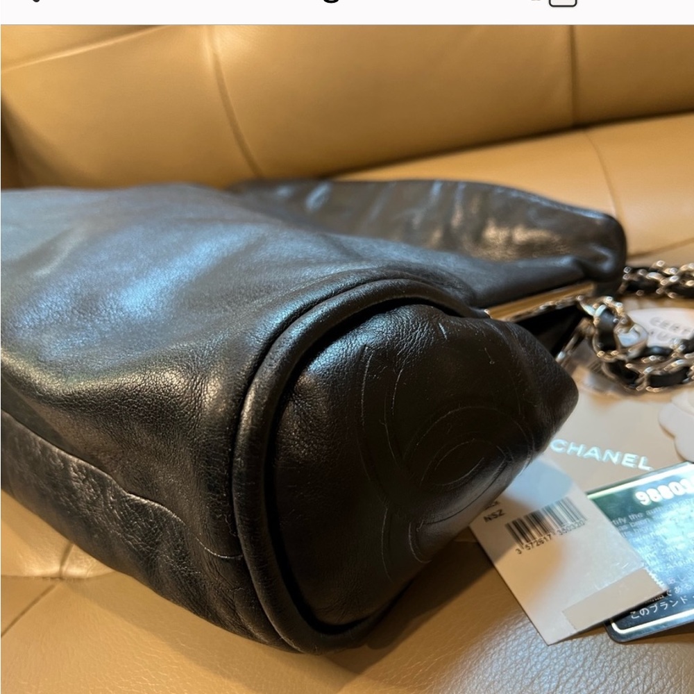 Chanel Lambskin soft hobo bag - Picture 9 of 16